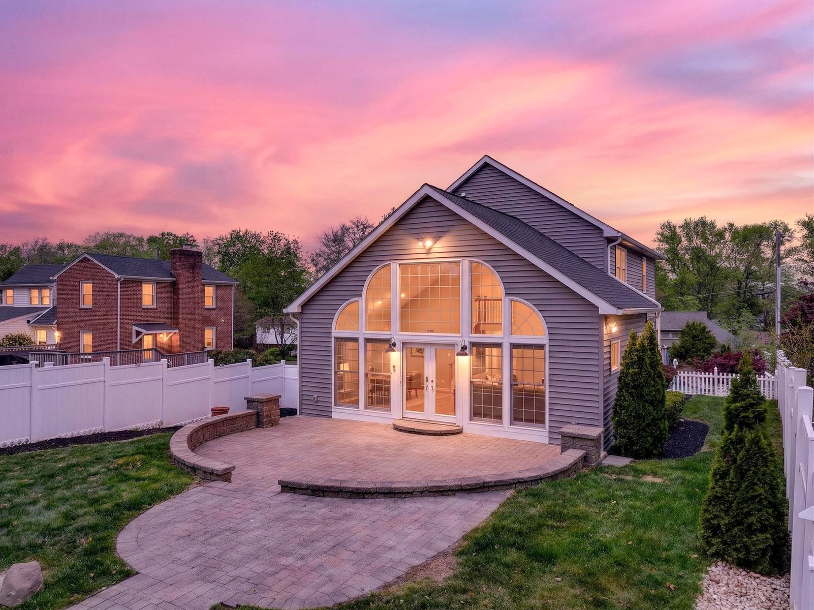 448 MAPLE LEAF DRIVE