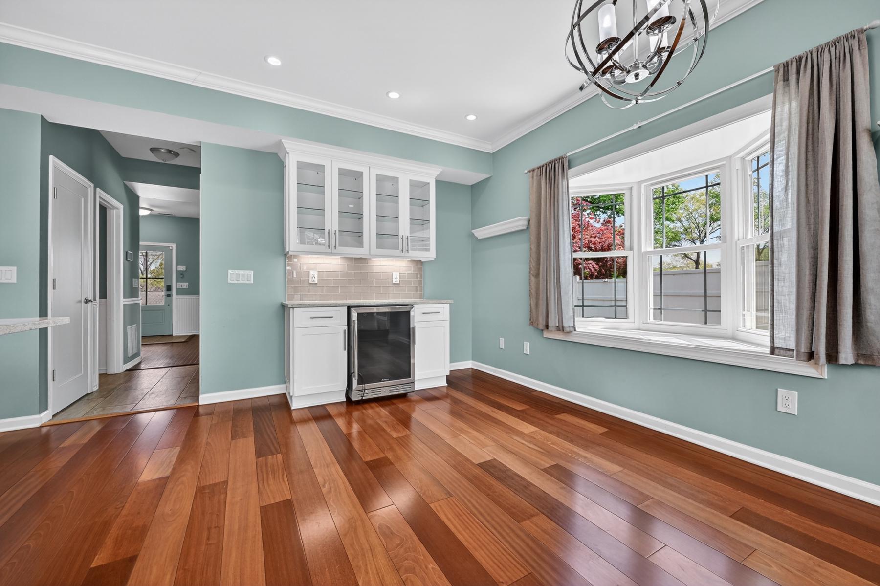 448 MAPLE LEAF DRIVE