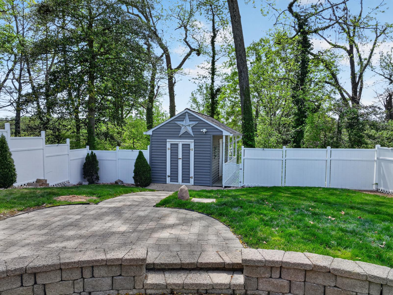 448 MAPLE LEAF DRIVE