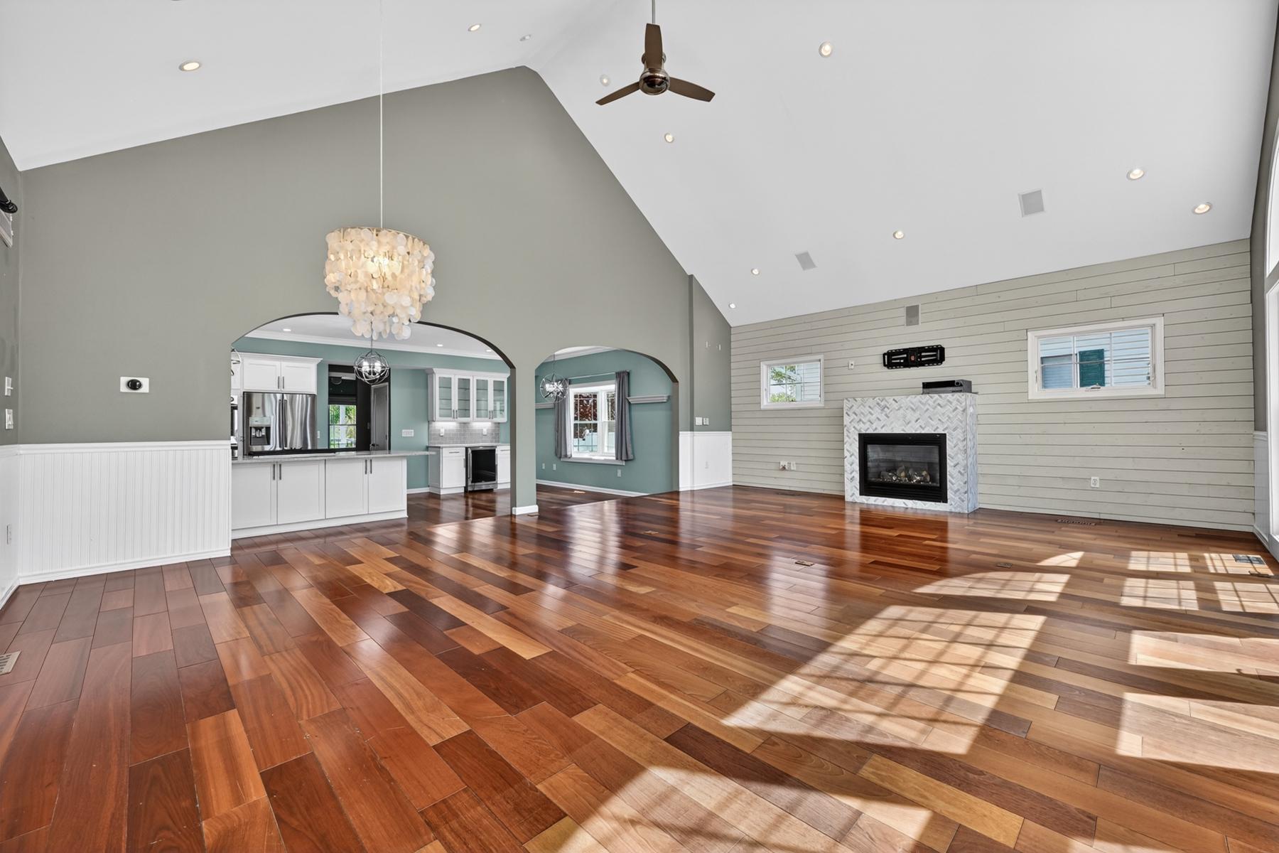 448 MAPLE LEAF DRIVE