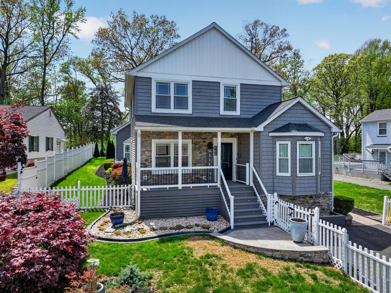 448 MAPLE LEAF DRIVE