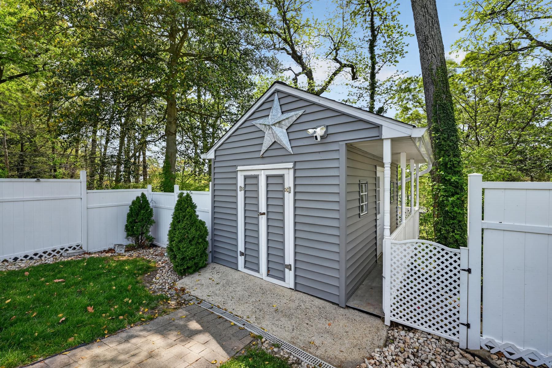 448 MAPLE LEAF DRIVE