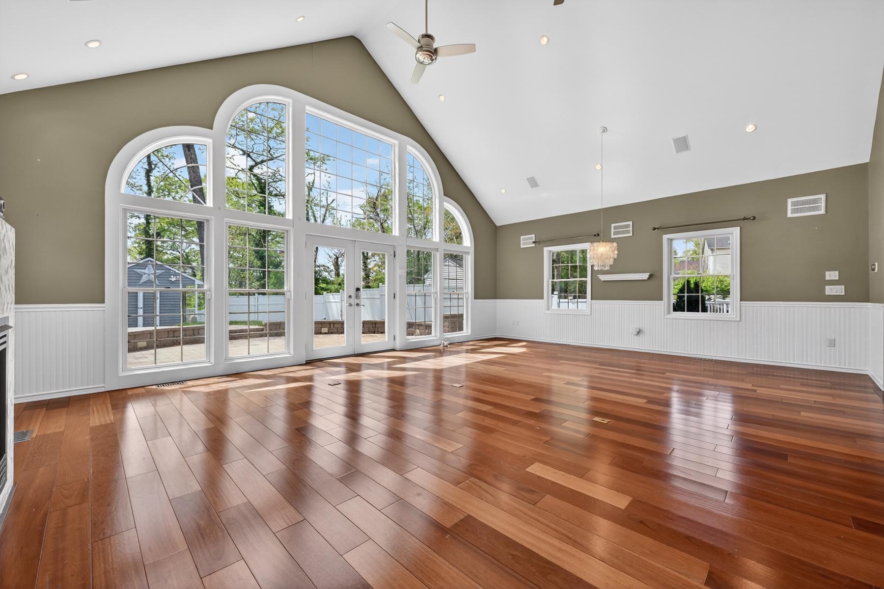 448 MAPLE LEAF DRIVE