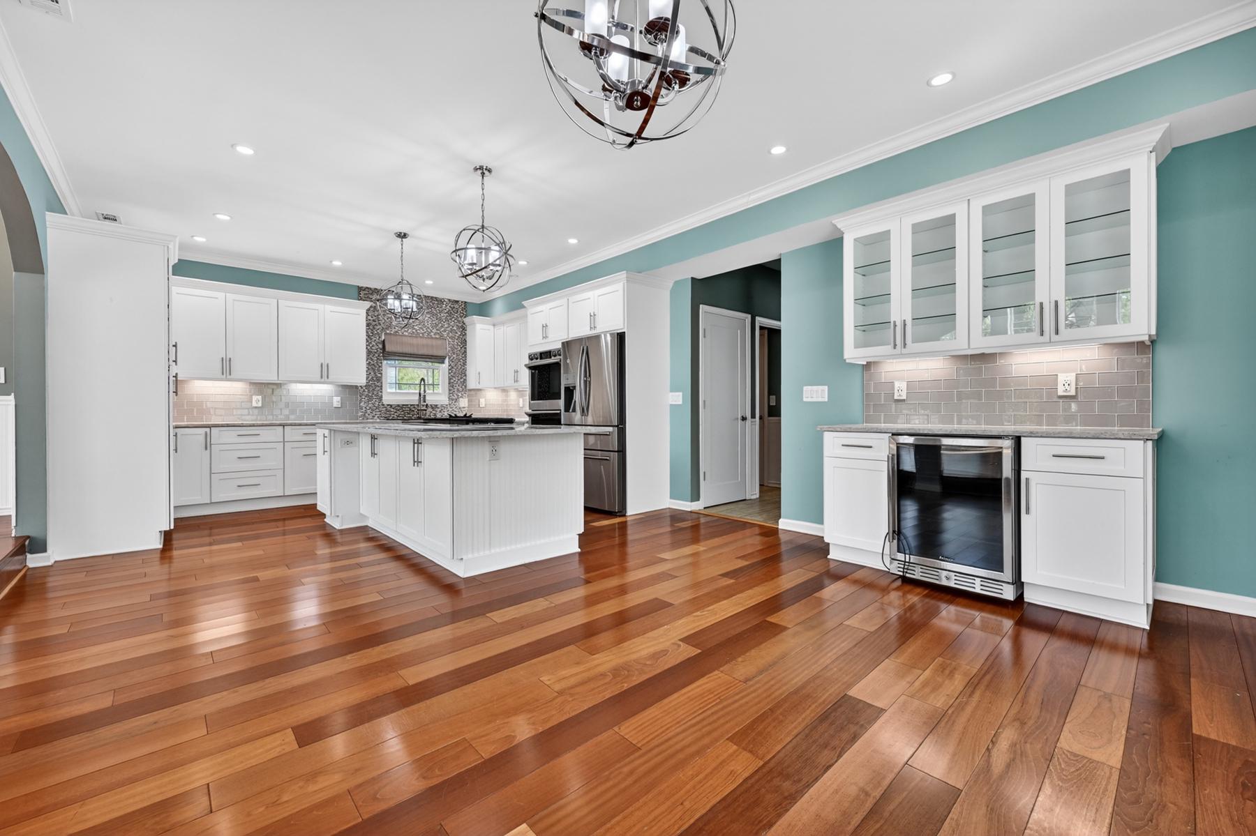 448 MAPLE LEAF DRIVE