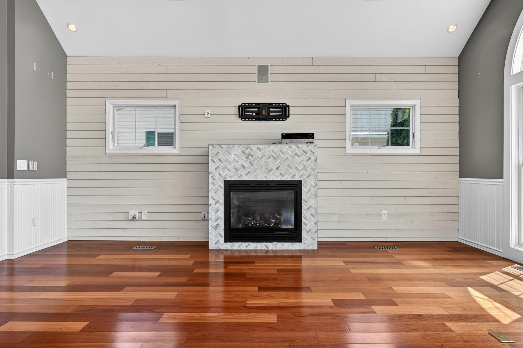 448 MAPLE LEAF DRIVE