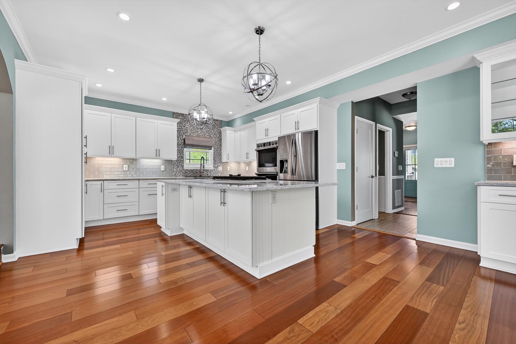 448 MAPLE LEAF DRIVE