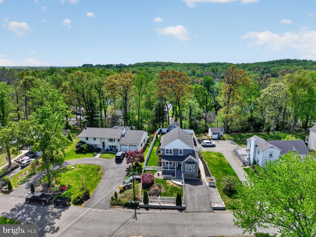 448 MAPLE LEAF DRIVE