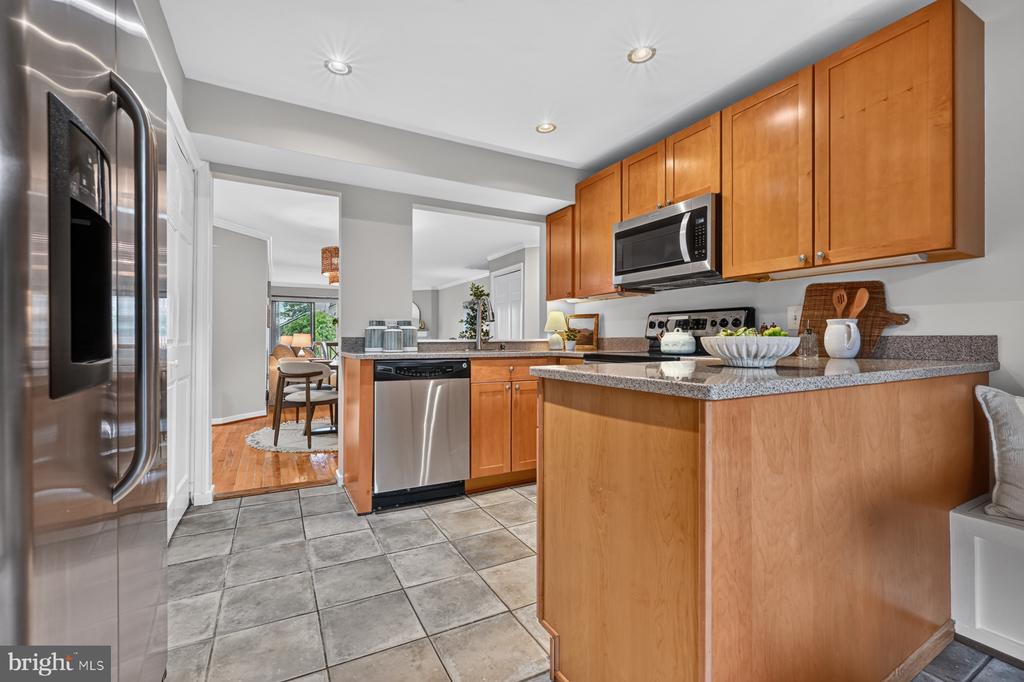 7004 CHANNEL VILLAGE COURT Unit: 102