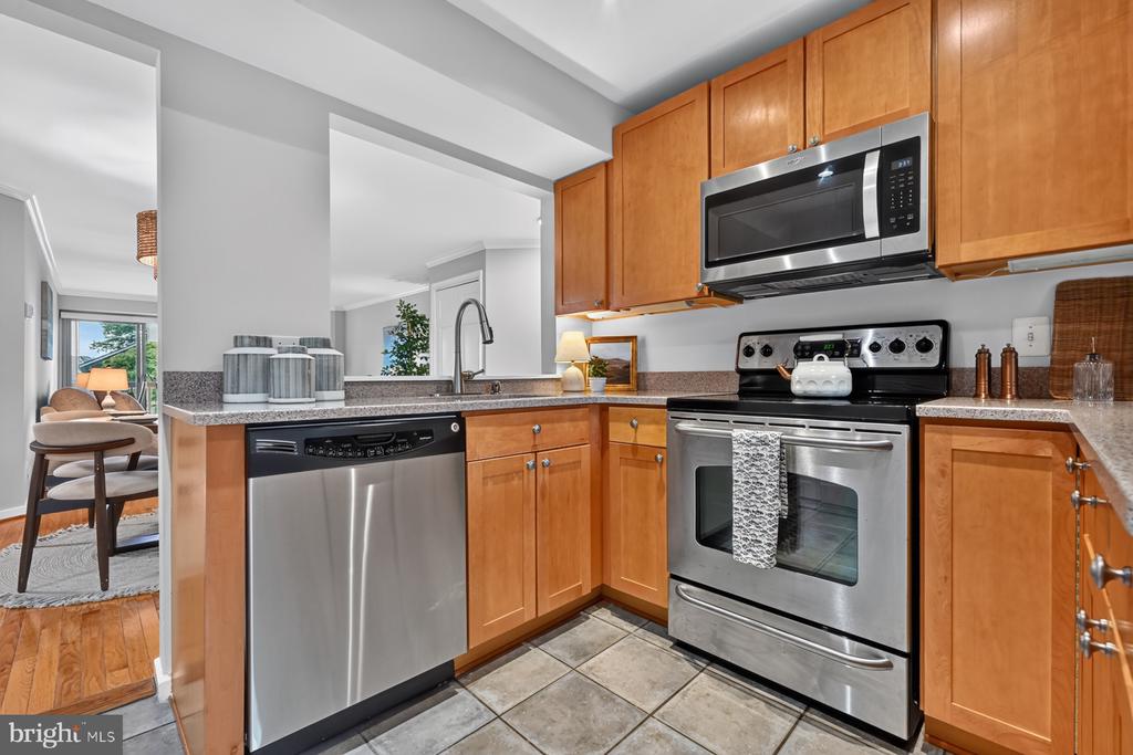 7004 CHANNEL VILLAGE COURT Unit: 102