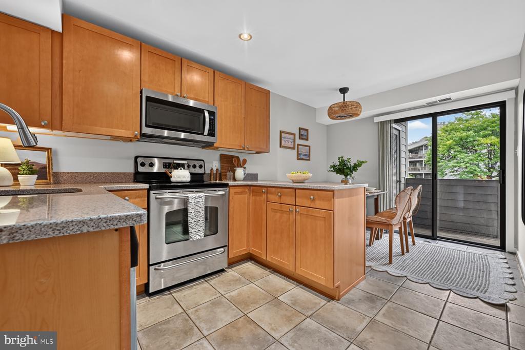7004 CHANNEL VILLAGE COURT Unit: 102