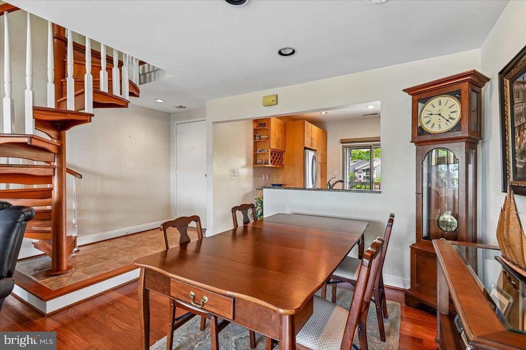 2121 QUAY VILLAGE COURT Unit: 202