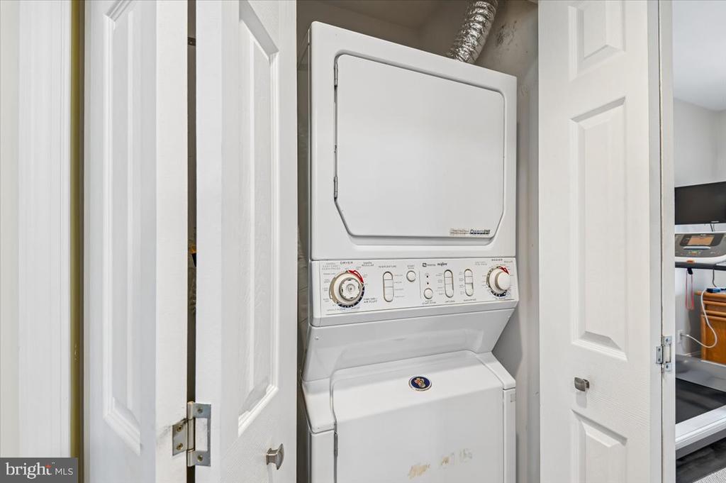 2121 QUAY VILLAGE COURT Unit: 202