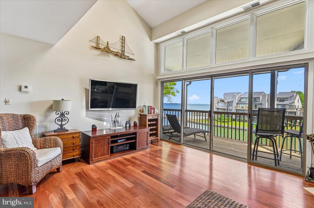 2121 QUAY VILLAGE COURT Unit: 202