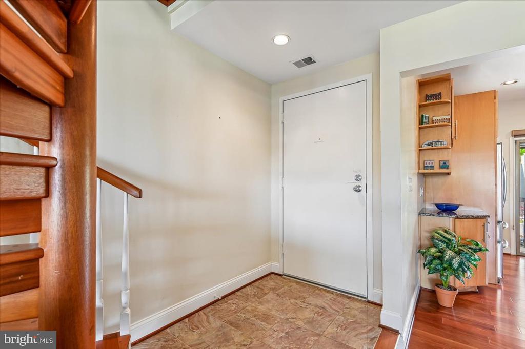 2121 QUAY VILLAGE COURT Unit: 202