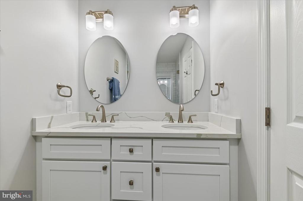 2121 QUAY VILLAGE COURT Unit: 202