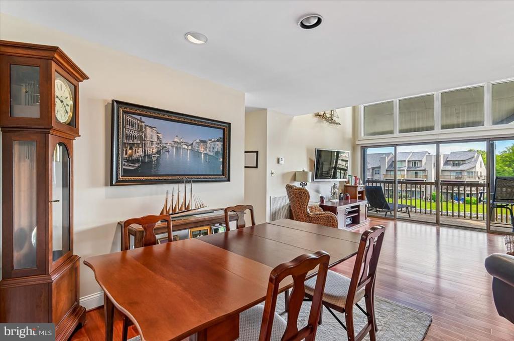 2121 QUAY VILLAGE COURT Unit: 202