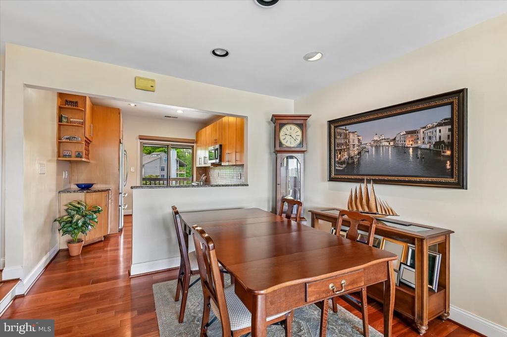 2121 QUAY VILLAGE COURT Unit: 202