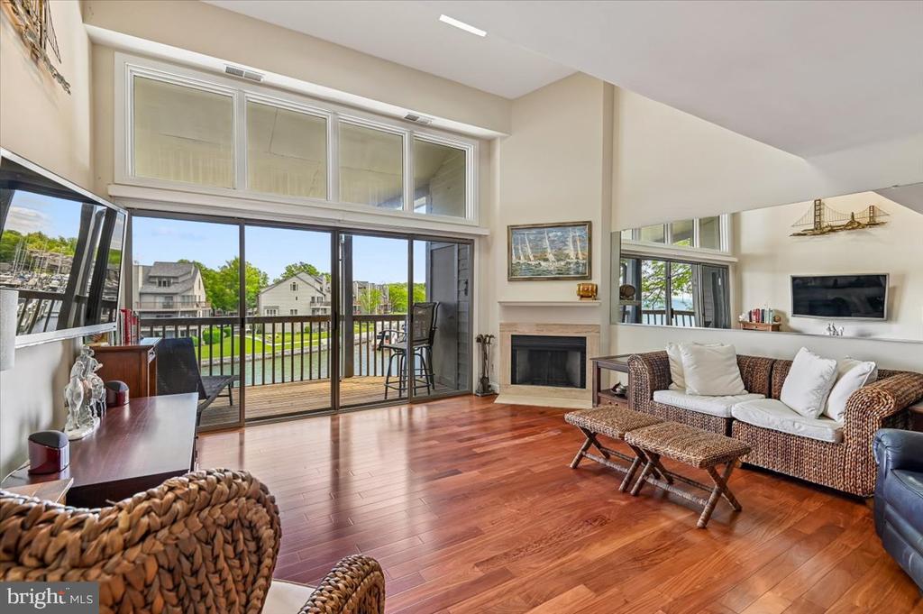 2121 QUAY VILLAGE COURT Unit: 202