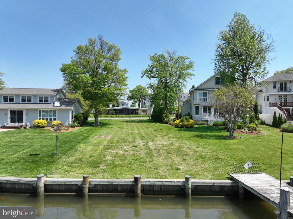 48 E LAKE DRIVE