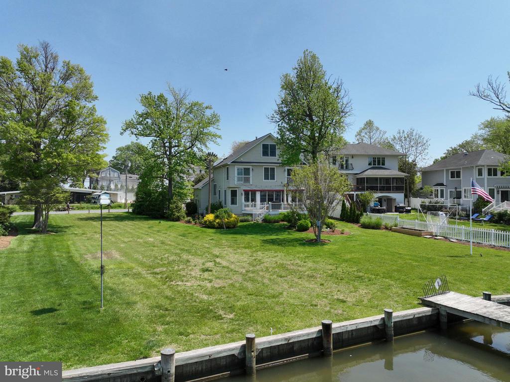 48 E LAKE DRIVE