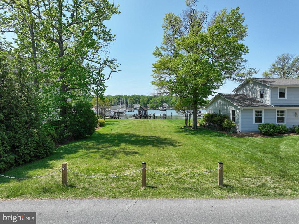 48 E LAKE DRIVE