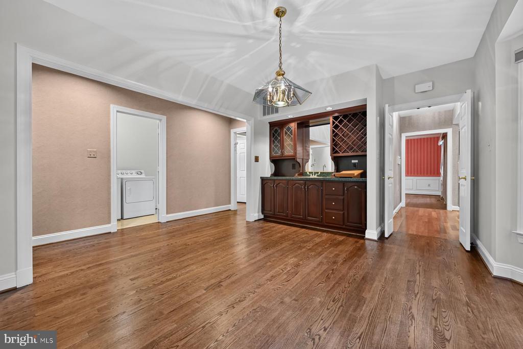 900 MALVERN HILL DRIVE