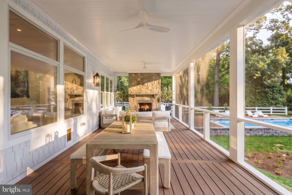 916 A WOODWARD LANE