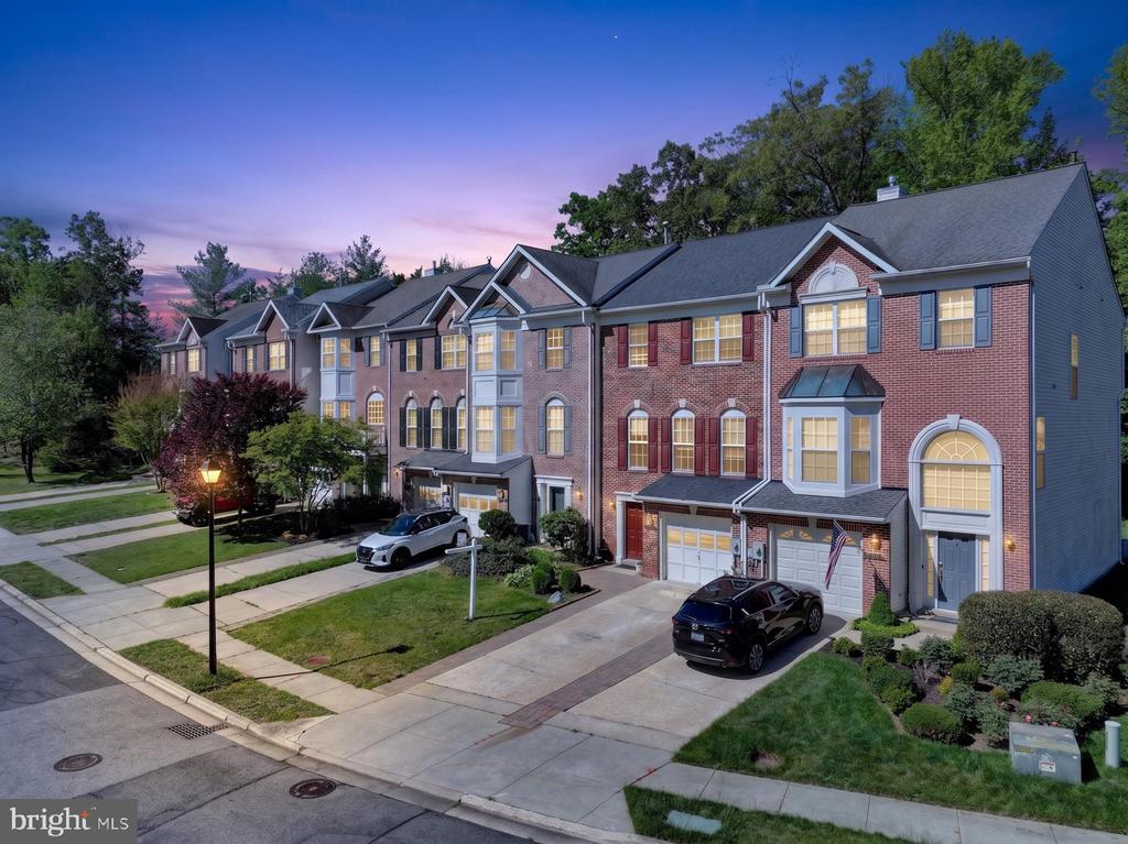 3228 ESCAPADE CIRCLE