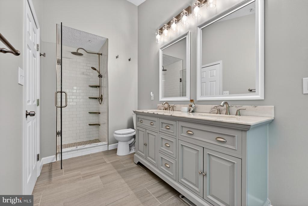 3228 ESCAPADE CIRCLE