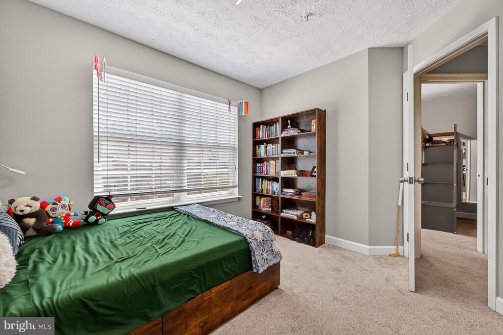 3228 ESCAPADE CIRCLE