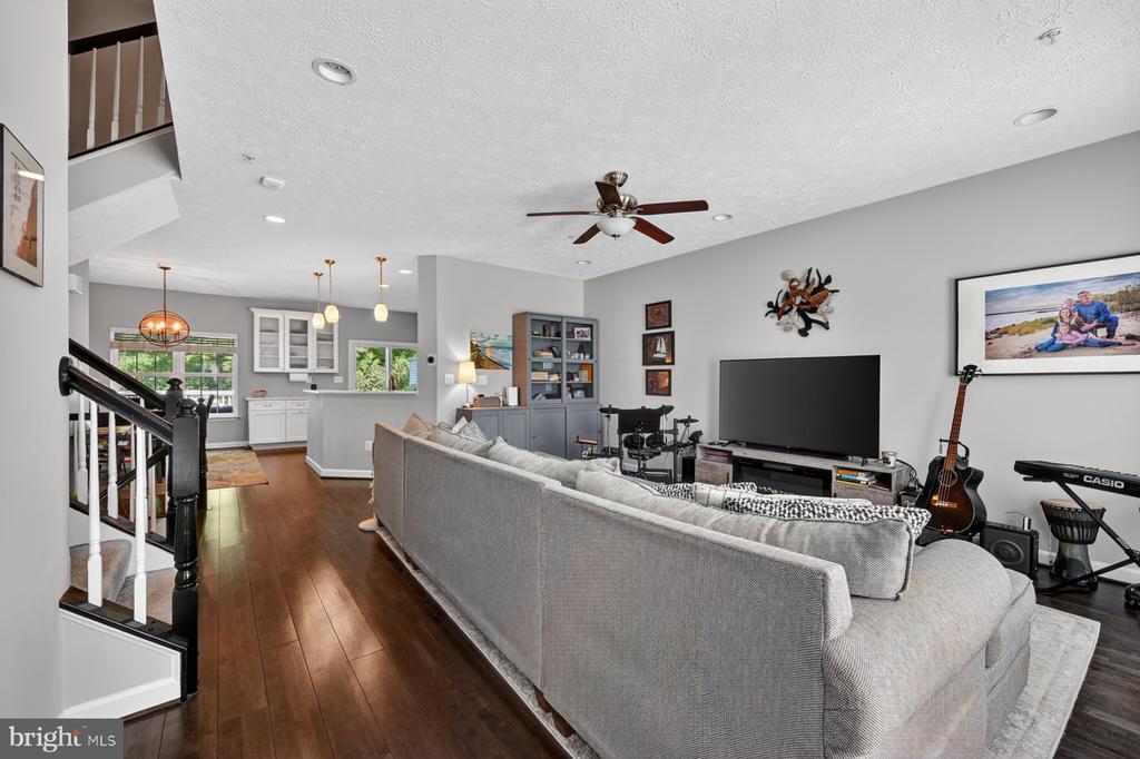 3228 ESCAPADE CIRCLE