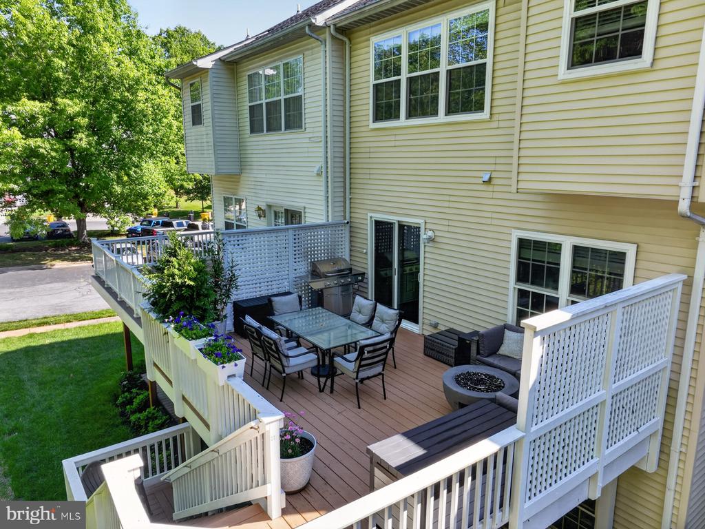 3228 ESCAPADE CIRCLE