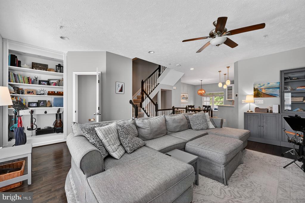 3228 ESCAPADE CIRCLE