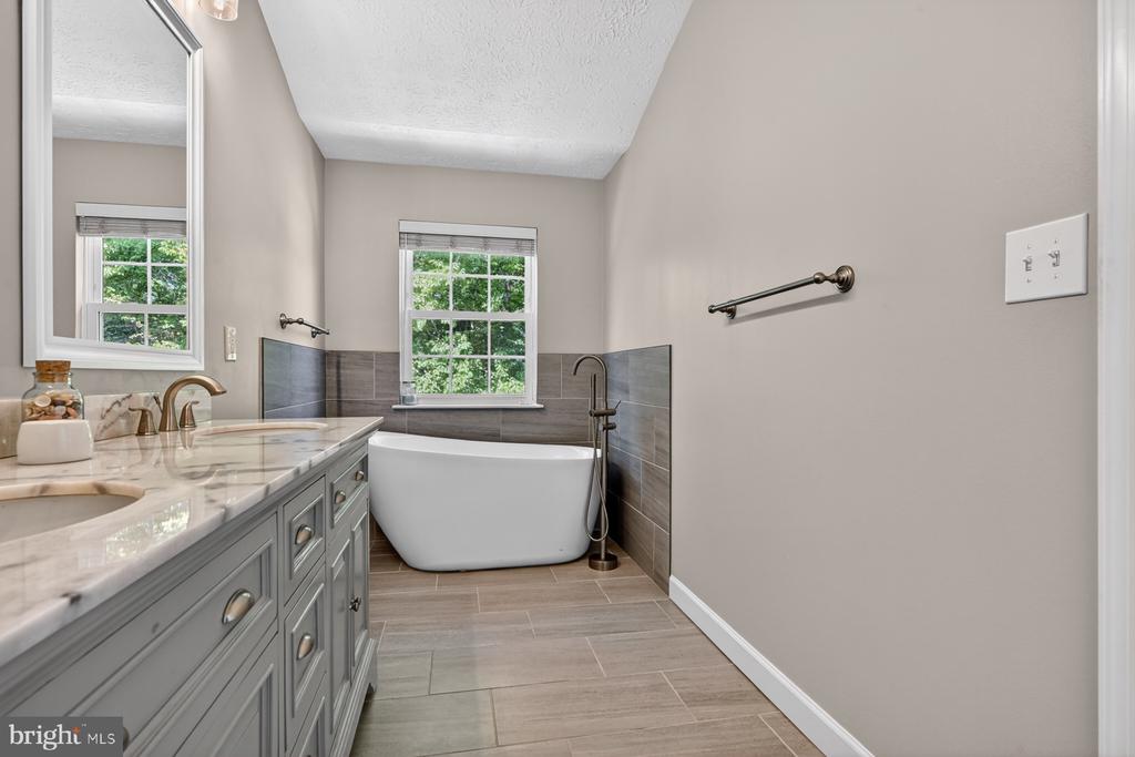 3228 ESCAPADE CIRCLE