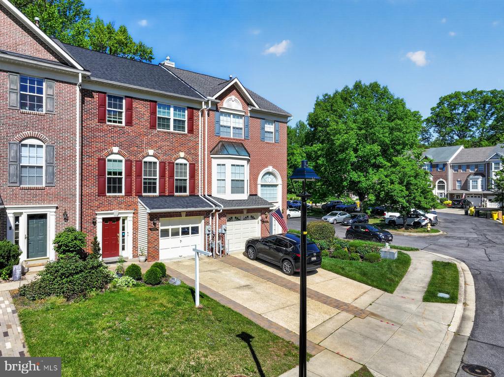 3228 ESCAPADE CIRCLE