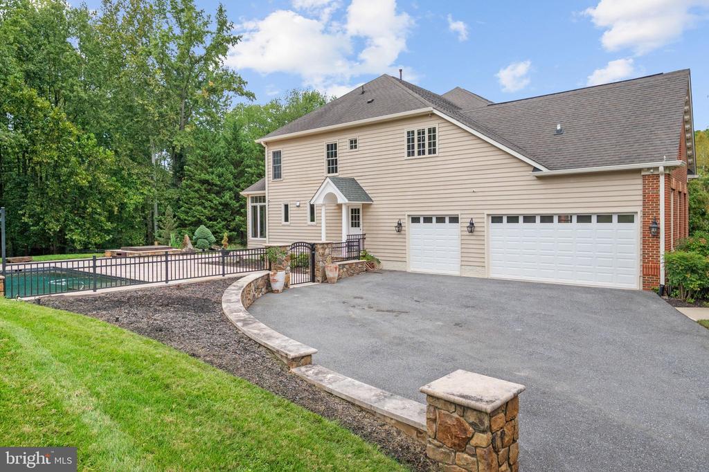 3410 BLANDFORD WAY