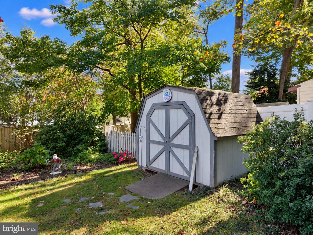 405 HALSEY ROAD