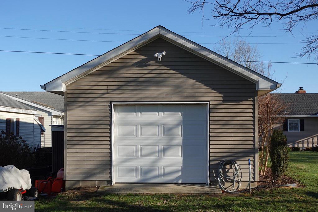 1604 DEEP POINT ROAD