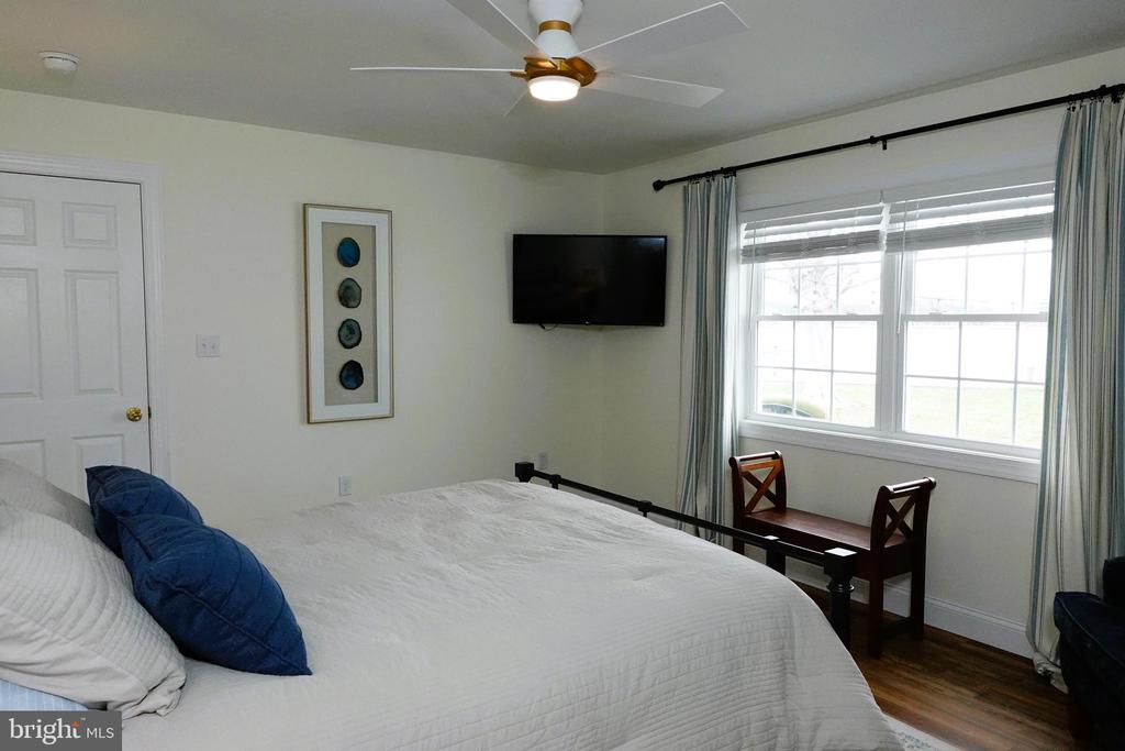 1604 DEEP POINT ROAD