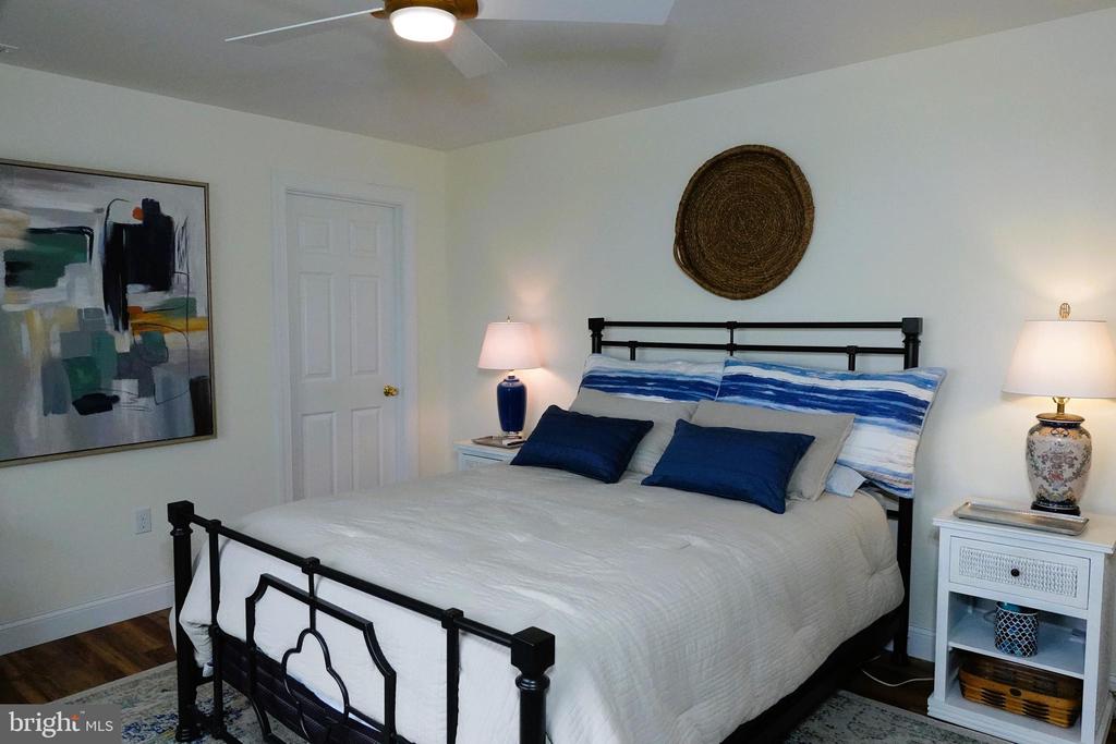1604 DEEP POINT ROAD