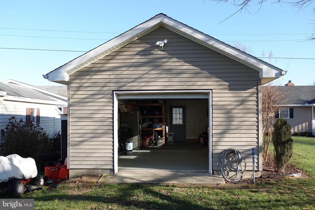 1604 DEEP POINT ROAD