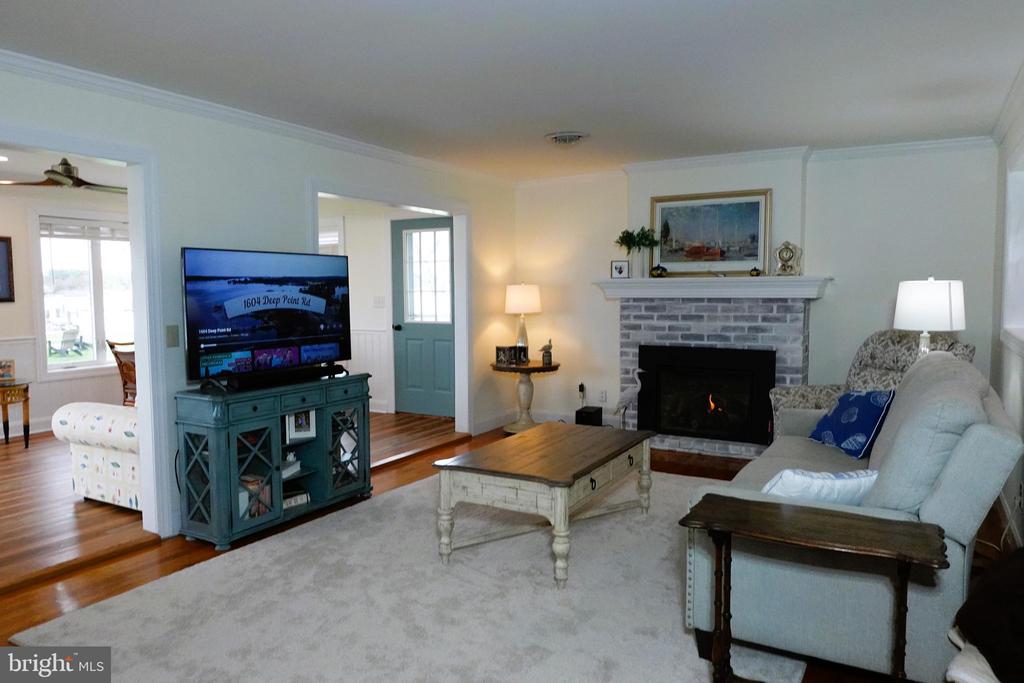 1604 DEEP POINT ROAD