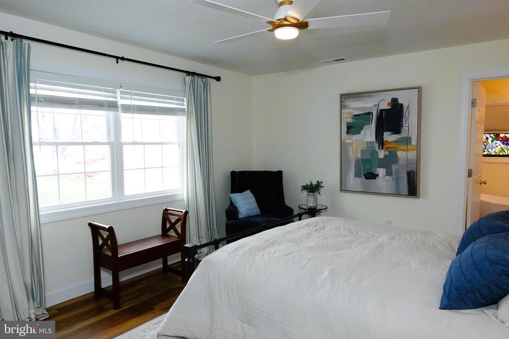 1604 DEEP POINT ROAD