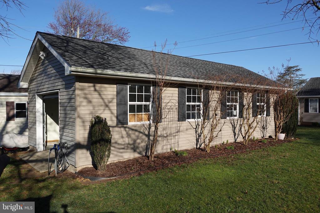 1604 DEEP POINT ROAD
