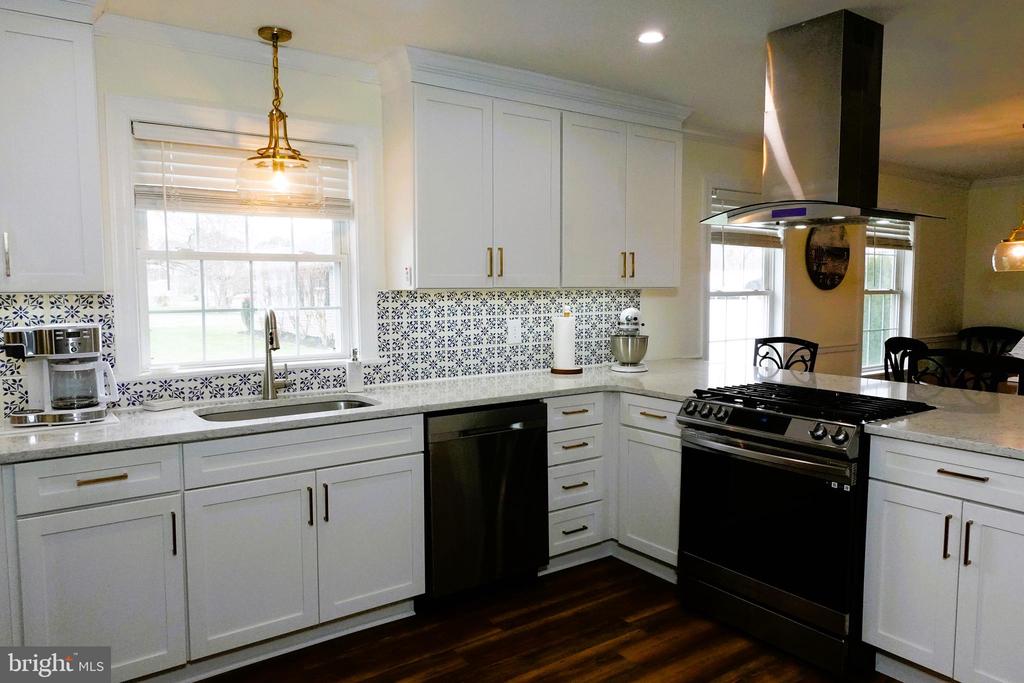 1604 DEEP POINT ROAD