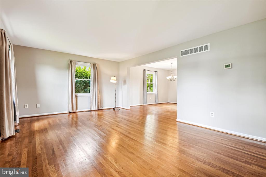 1302 TERRY WAY