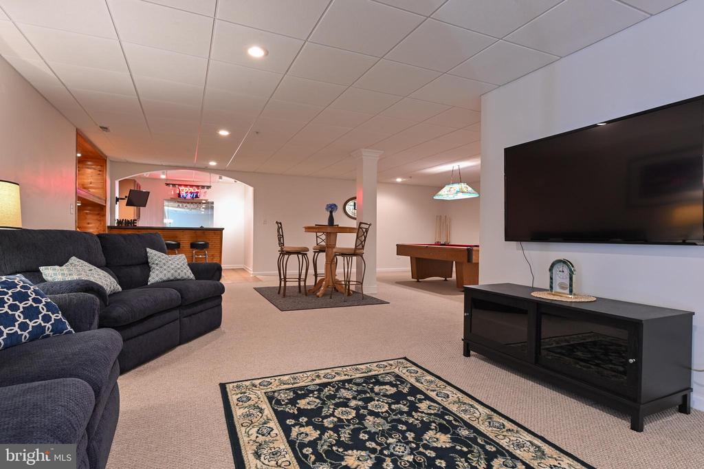 8915 RACE TRACK ROAD