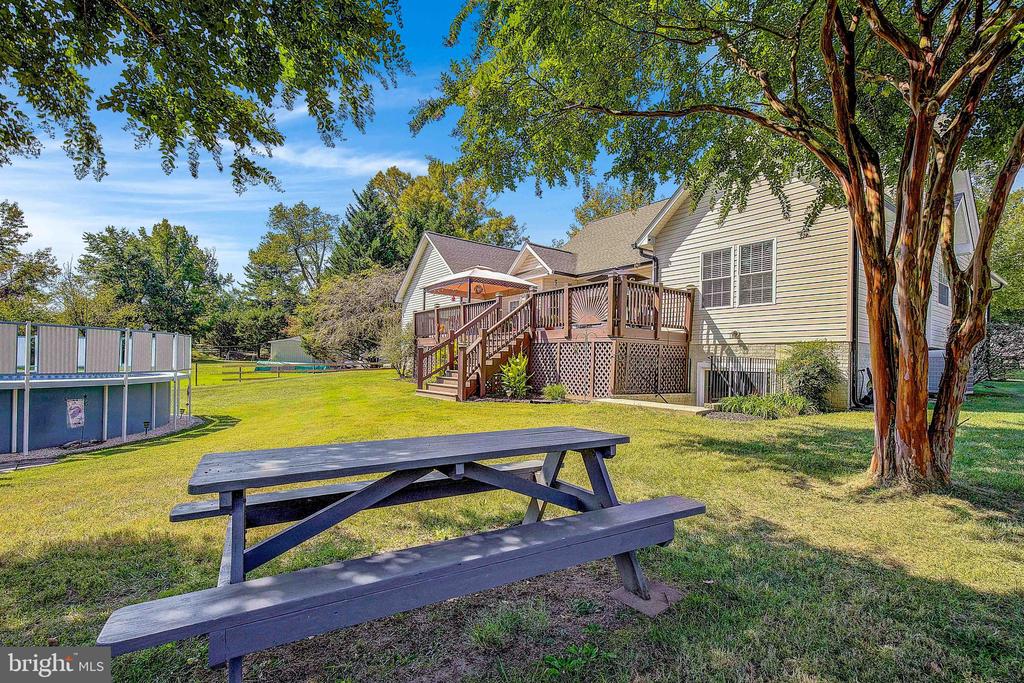 8915 RACE TRACK ROAD