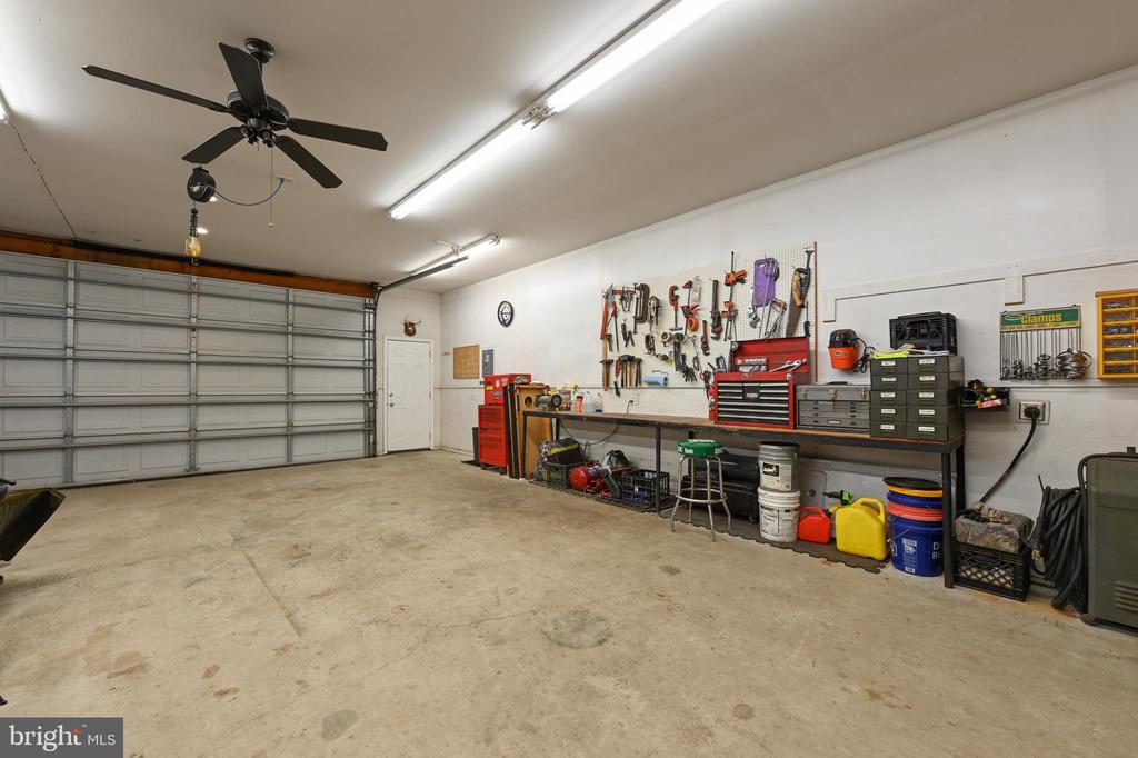 8915 RACE TRACK ROAD