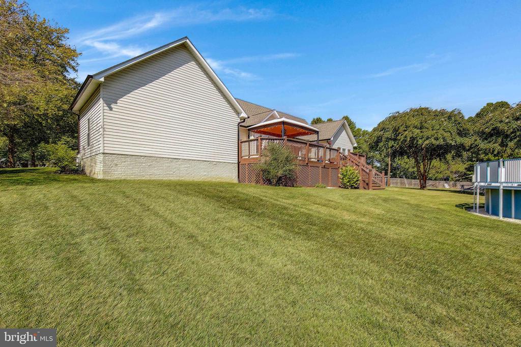 8915 RACE TRACK ROAD